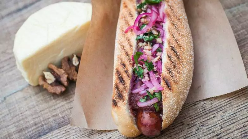 hotdog-purple-onion